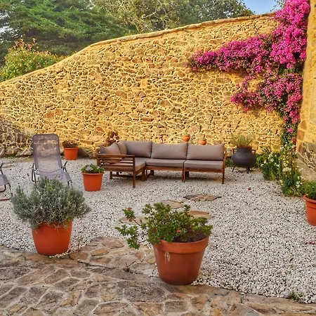 Casa Dos Amos En Costa Da Morte. A Coruna