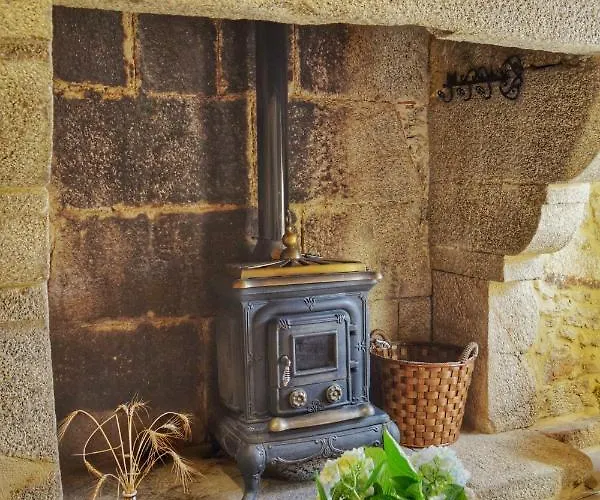 Casa Dos Amos En Costa Da Morte. A Coruna